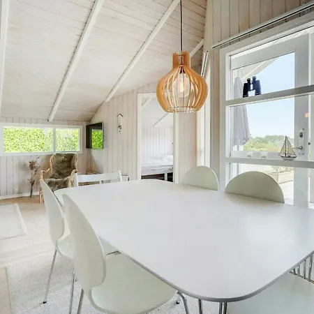 Bright House With Sea View And A Hot Tub On Als 度假居 *