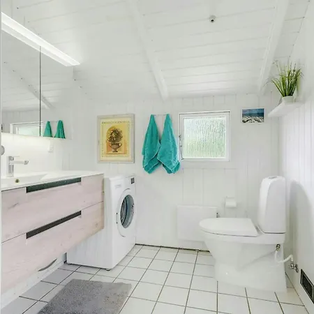 Feriehus Bright House With Sea View And A Hot Tub On Als *