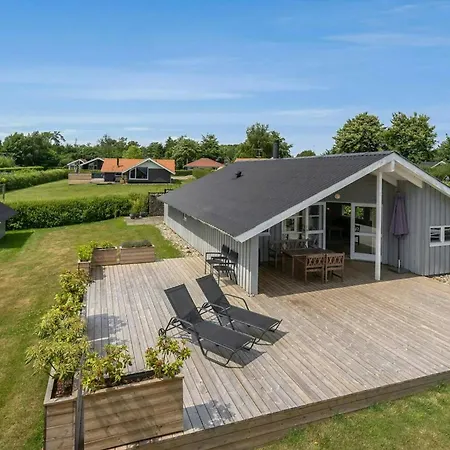 Bright House With Sea View And A Hot Tub On Als Hébergement de vacances