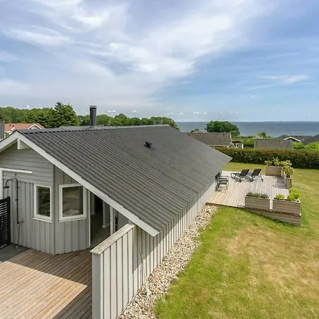 Bright House With Sea View And A Hot Tub On Als Hébergement de vacances Sarup